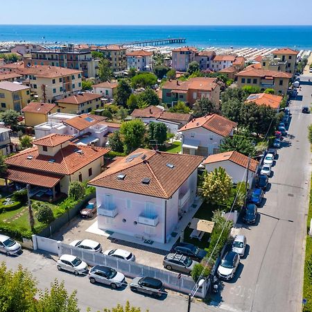 Villa Amelia Rooms مارينا دي بييتراسانْت المظهر الخارجي الصورة