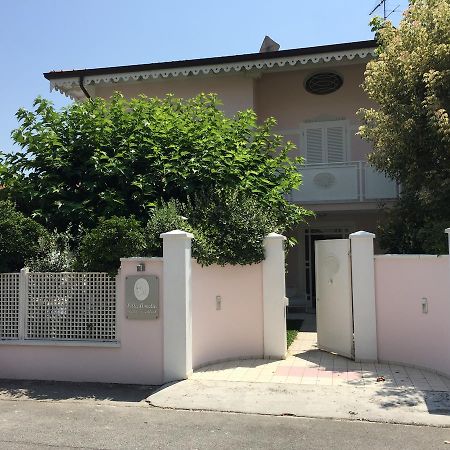 Villa Amelia Rooms مارينا دي بييتراسانْت المظهر الخارجي الصورة