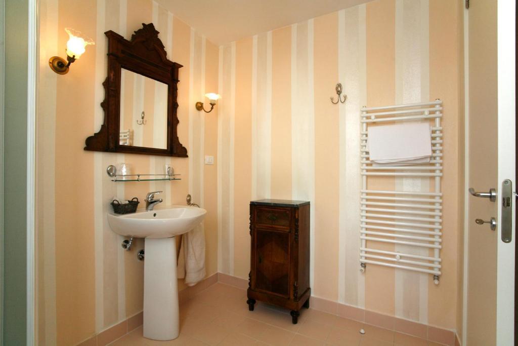 Villa Amelia Rooms مارينا دي بييتراسانْت الغرفة الصورة