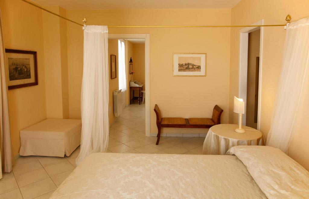 Villa Amelia Rooms مارينا دي بييتراسانْت الغرفة الصورة