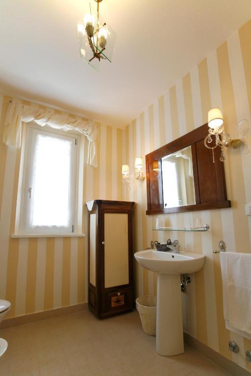 Villa Amelia Rooms مارينا دي بييتراسانْت الغرفة الصورة