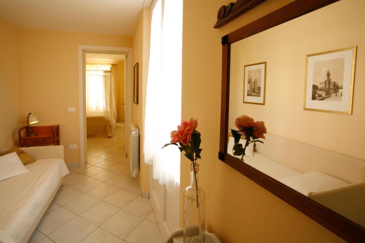 Villa Amelia Rooms مارينا دي بييتراسانْت المظهر الخارجي الصورة