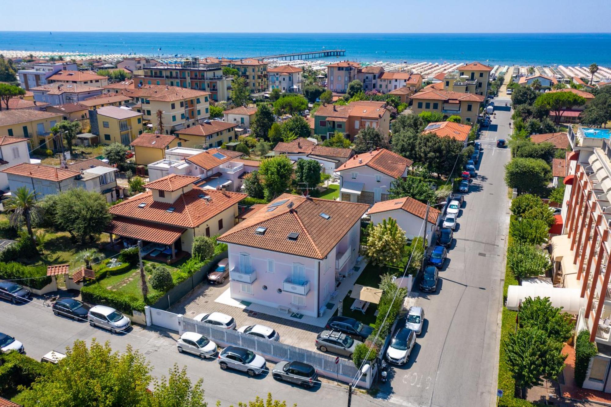 Villa Amelia Rooms مارينا دي بييتراسانْت المظهر الخارجي الصورة