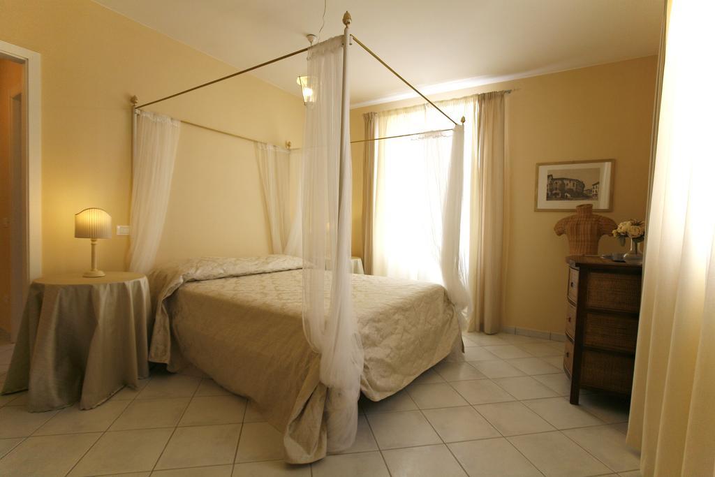 Villa Amelia Rooms مارينا دي بييتراسانْت المظهر الخارجي الصورة