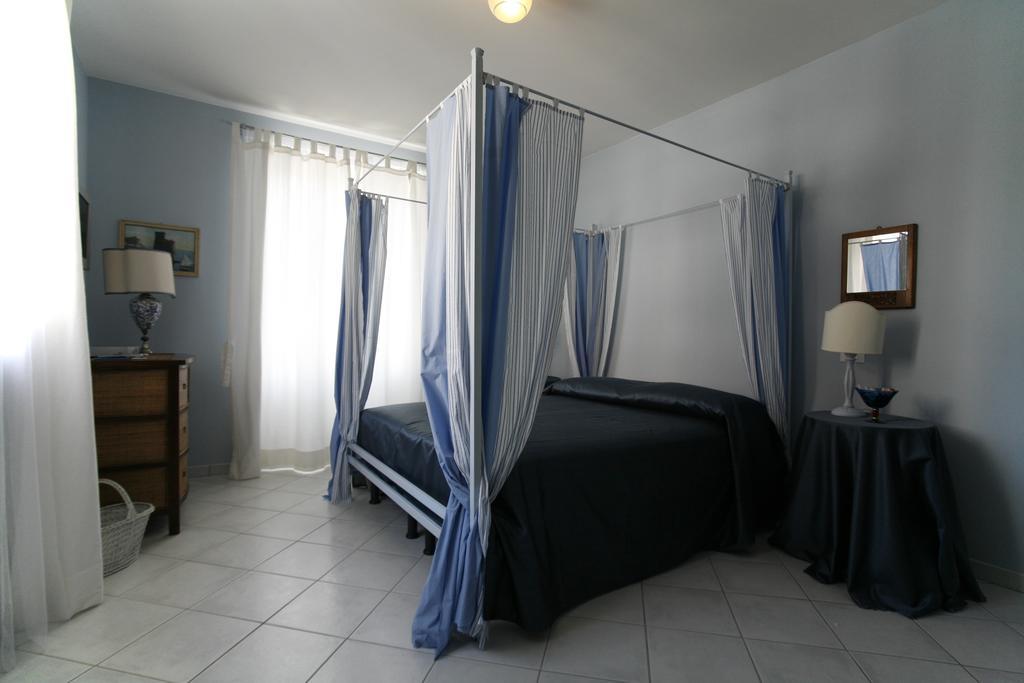 Villa Amelia Rooms مارينا دي بييتراسانْت المظهر الخارجي الصورة